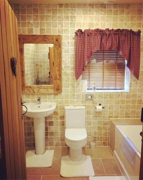 Bumbleberry Cottage Gresford 외부 사진